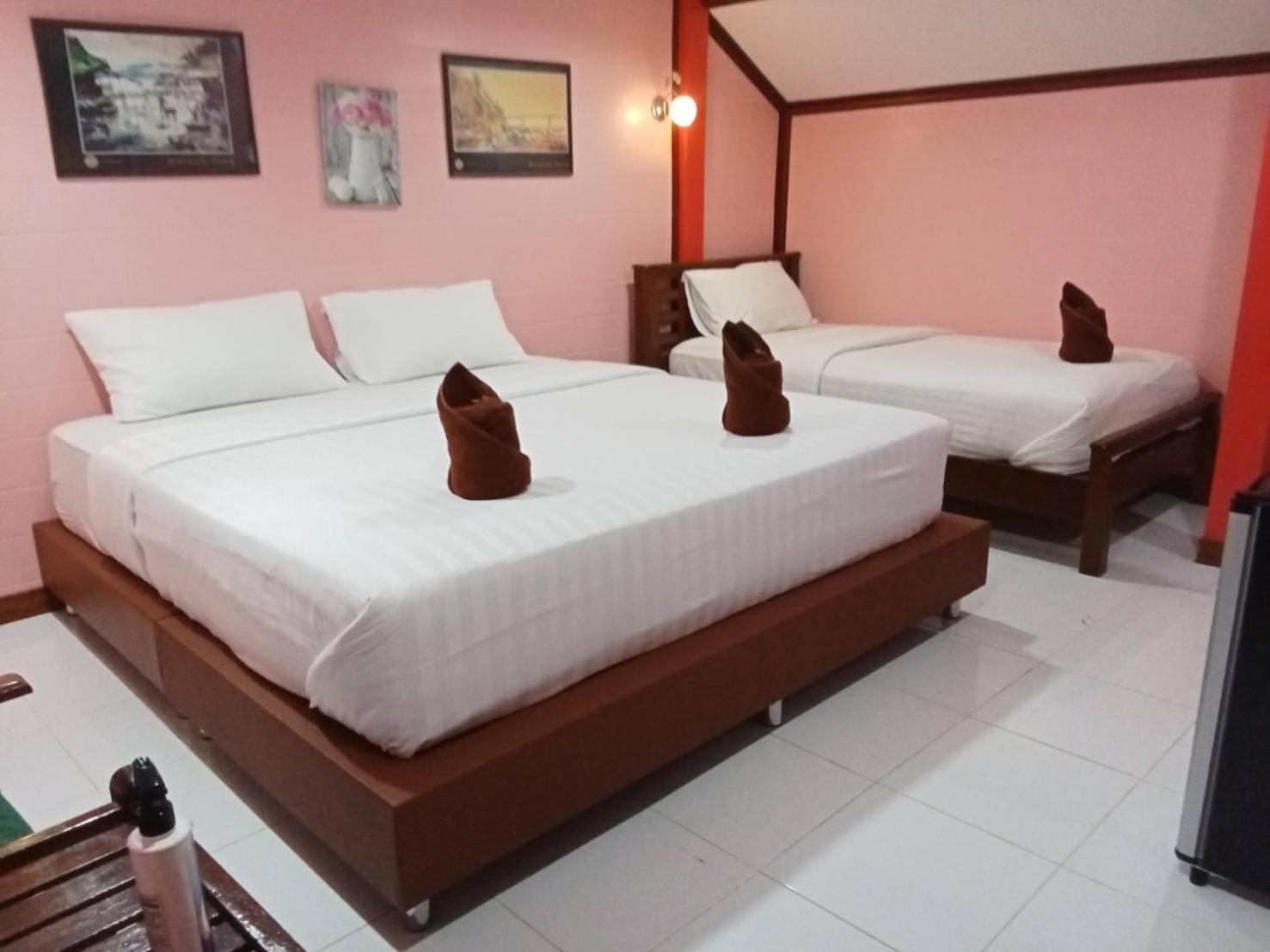 Haad Somboon House Bang Saphan Exterior foto